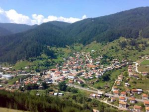 Приказна гледка към атрактивното китно село Триград
